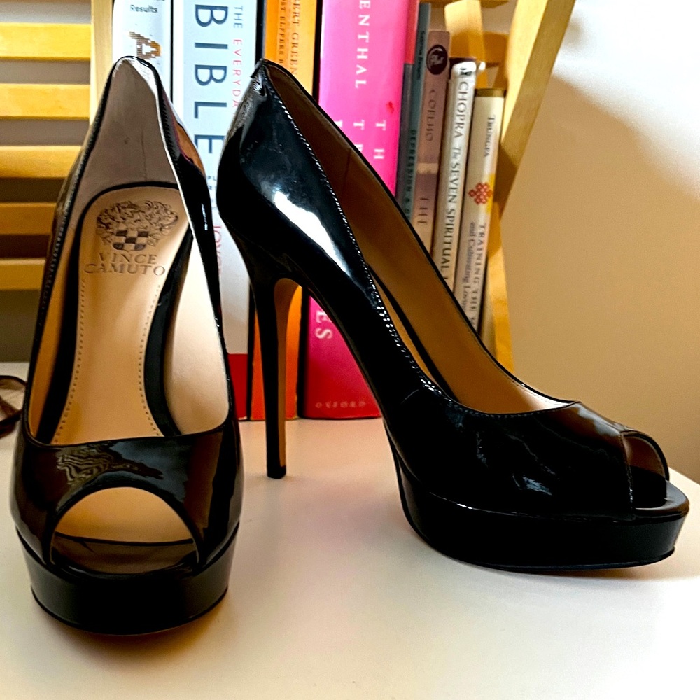 Vince Camuto size 6.5 black patent leather stilleto
